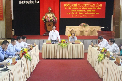 越共中央经济部部长阮文平在会议上发表讲话
