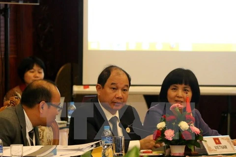 越南工商部副部长阮锦绣出席会议