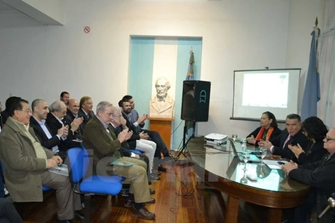 越阿贸易促进座谈会在布宜诺斯艾利斯郊区拉努斯举行
