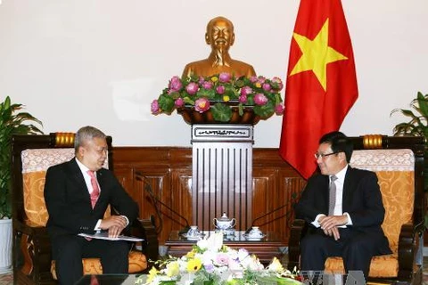政府副总理范平明（右）会见印尼驻越大使哈迪