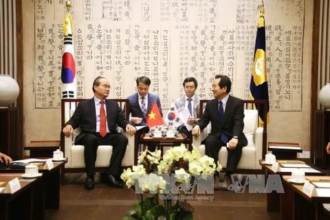 越南祖国阵线中央委员会主席阮善仁与韩国国会议长丁世均