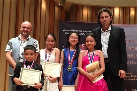 2016年美国Lansum国际音乐节钢琴比赛的获奖选手、