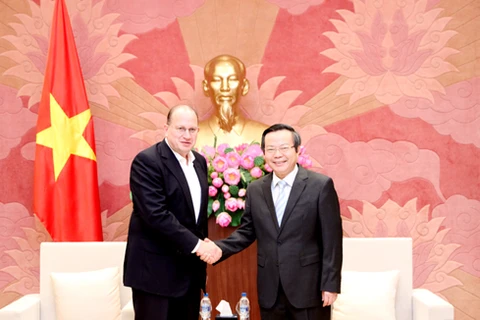 越南国会副主席冯国显会见友邦保险首席执行官杜嘉祺