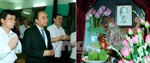 阮春福总理在胡志明主席供桌前鞠躬敬香