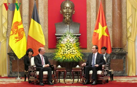 陈大光主席会见瓦隆-布鲁塞尔大区首席大臣鲁迪·德莫特