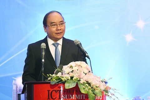 越南政府总理阮春福在论坛上发表讲话