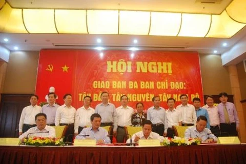 越南西北、西原、西南三个地区指导委员会与越通社签署信息合作协议。（图片来源：越通社）