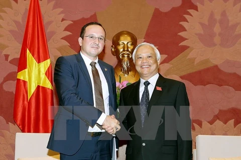 越南国会副主席汪周刘会见罗马尼亚社会民主党议员丹尼尔·巴布莱斯库