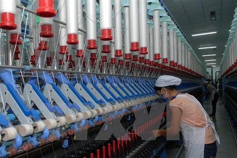 据预测，从事纺织业人员年均增加1.53%
