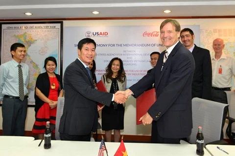 美国国际开发署与可口可乐（越南）有限公司代表签署合作备忘录