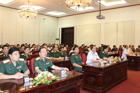  参加越南航道测量委员会成立仪式的各位代表