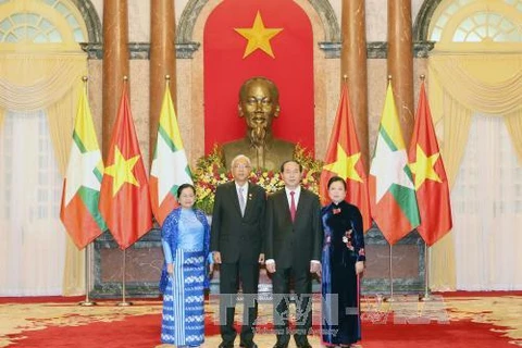 陈大光主席与缅甸总统吴廷觉和其夫人合影（图片来源：越通社）