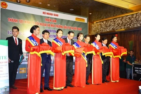 “越南投资环境及对外经济成就”展开幕式