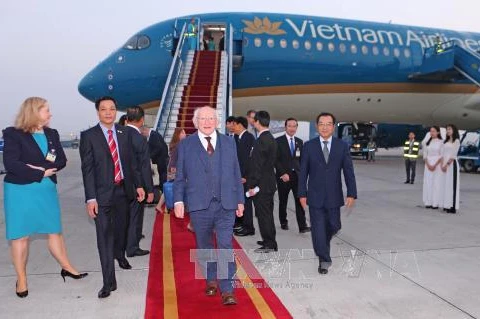 爱尔兰共和国总统开始对越南进行国事访问