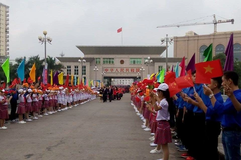 越南青年代表热烈欢迎中国青年代表