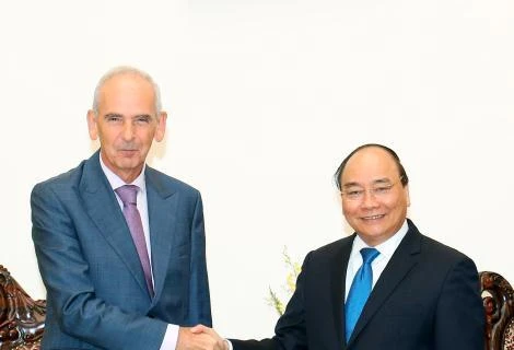 阮春福总理会见塞尔维亚驻越南大使