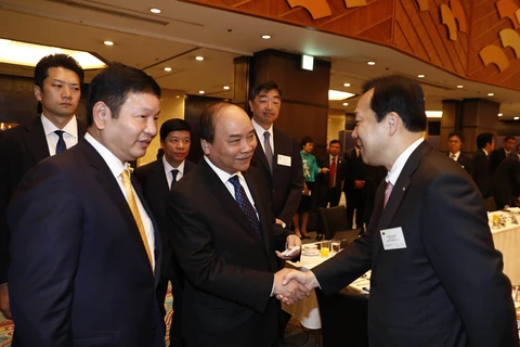 越南政府总理阮春福会见日本信息技术企业领导代表