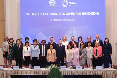 出席2017年APEC妇女与经济高级政策对话的代表。