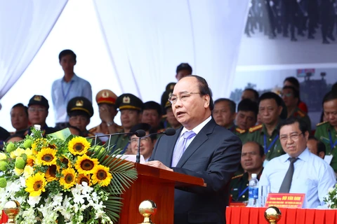 政府总理阮春福出席出征仪式并发表讲话。