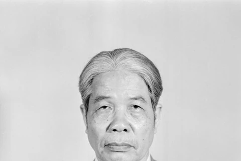 原越共中央总书记杜梅国葬期间停止一切娱乐活动 前来悼念的代表团只戴黑纱 不送花圈