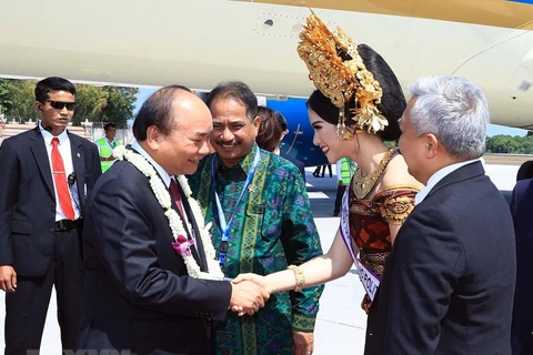 越南政府总理阮春福抵达印尼 出席东盟领导人见面会（组图）
