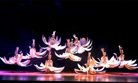 越南木偶戏剧院艺术团的提线木偶节目《昙花舞》荣获金奖。（图片来源：越南《人民军队报》）