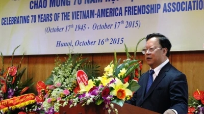武春鸿主席在纪念典礼上发表讲话。（图片来源：越共电子报）