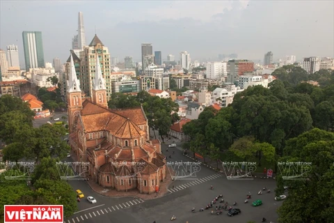 135岁的西贡圣母圣堂王宫（俗称圣母大教堂）是胡志明市的标志性建筑之一。