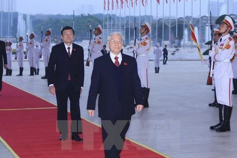 越共中央总书记阮富仲和国家主席张晋创出席会议。（图片来源：越通社）