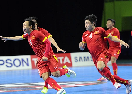 越南队球员的无比兴奋。（图片来源：越南《民智网》）