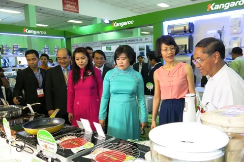 日在缅甸仰光举行2015年越南胡志明市—缅甸贸易-服务-旅游展会。（图片来源：工商报）