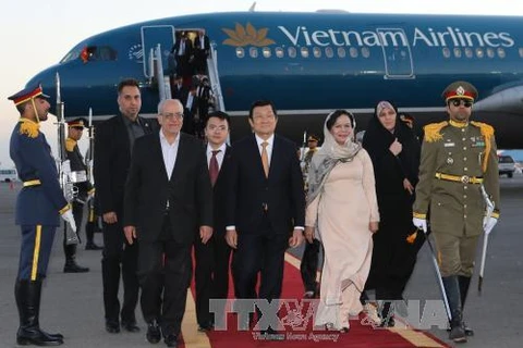 越南国家主席张晋创一行抵达伊朗首都德黑兰。（图片来源：越通社）