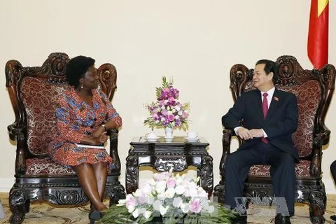 越南政府总理阮晋勇会见世行驻越首席代表维多利亚•科瓦。