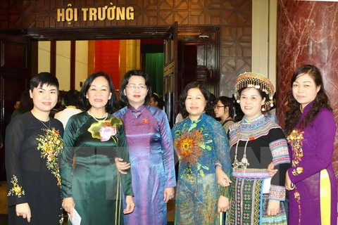 附图：越南第十三届女国会代表。