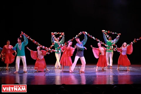 《以色列精华》是Halleluya舞蹈团在河内大剧院亮相的表演活动。（图片来源：越南画报）