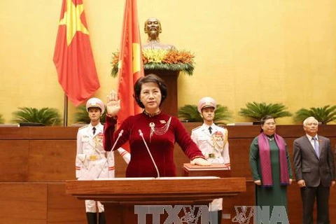 第十四届国会主席阮氏金银宣誓就职。