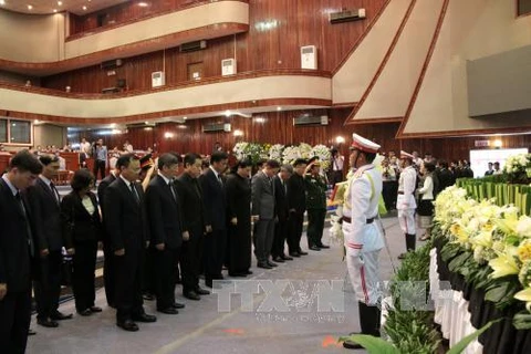 越南党、国家高级代表团出席沙曼·维亚吉同志追悼会。