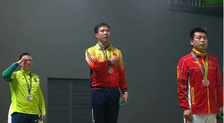 黄春荣为越南体育代表团夺得首枚奥运金牌。