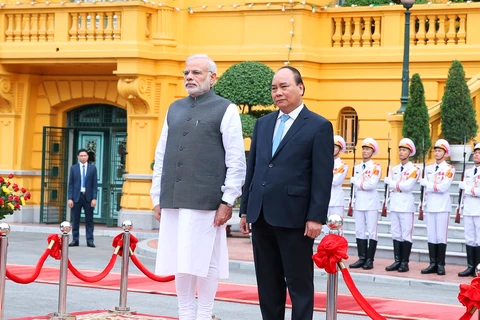 阮春福总理欢迎莫迪总理访越。