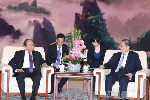 阮春福总理会见中国全国政协主席俞正声。
