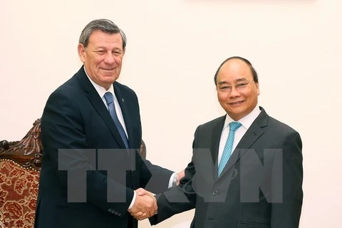 阮春福总理会见乌拉圭东岸共和国外交部长诺沃。(图片来源：越通社）