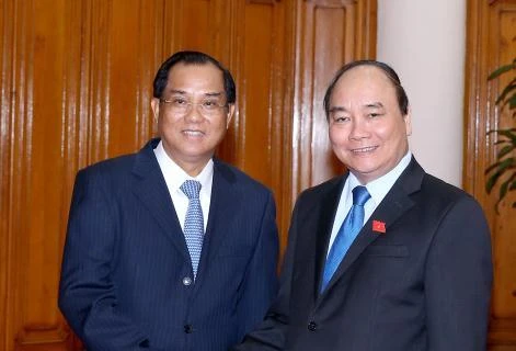 越南政府总理阮春福会见老挝计划投资部部长苏潘