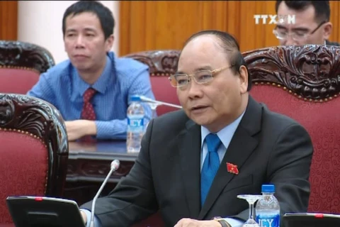 越南政府总理阮春福会见老挝计划与投资部部长苏潘·乔米赛