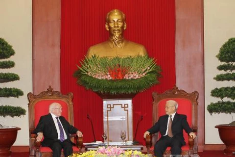越共中央总书记阮富仲会见爱尔兰总统迈克尔•希金斯。（图片来源：越通社）