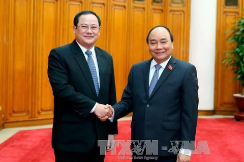 政府总理阮春福会见老挝副总理宋赛•西潘敦。（图片来源：越通社）