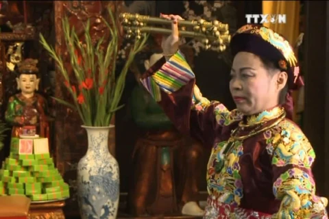 服装在越南跳神礼仪中的作用