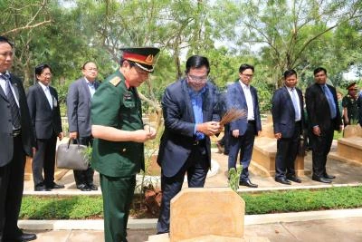 柬埔寨首相洪森参观访问同奈省125号兵团历史遗迹区 