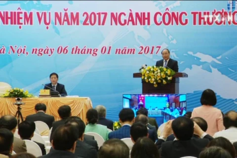 越南政府总理阮春福出席工商部门2016年工作总结会议