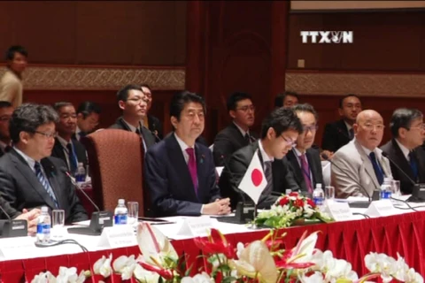越南政府总理同日本首相共同主持越日企业家座谈会