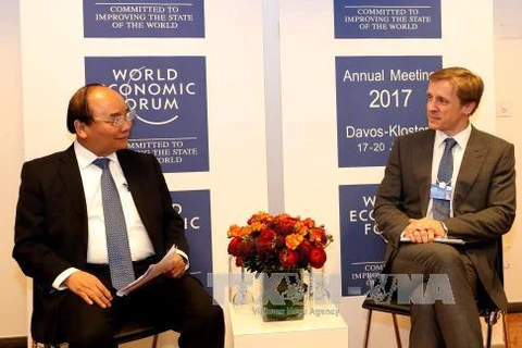 越南政府总理阮春福出席WEF会议系列活动报道